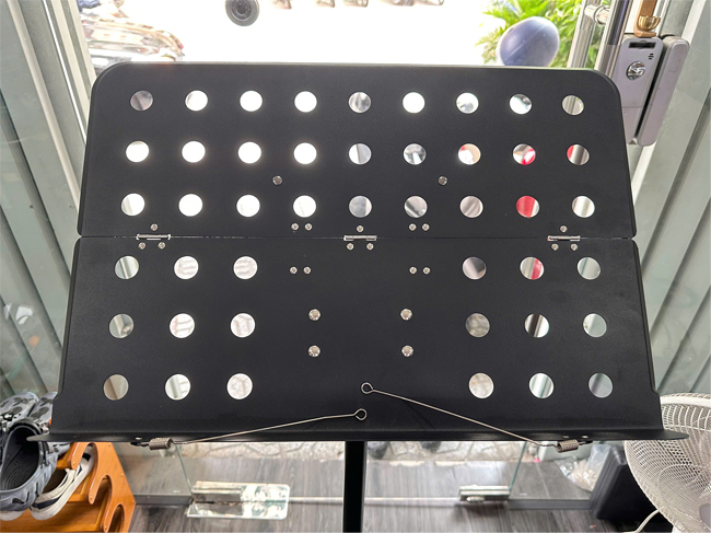 chan-de-nhac-jpt02-sach-nhac-laptop- ipad-may-tinh-bang-thong-audio-2